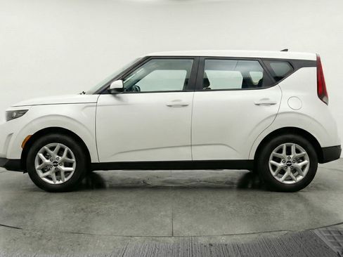 Used 2025 Kia Soul LX w/ LX Technology Package image 5
