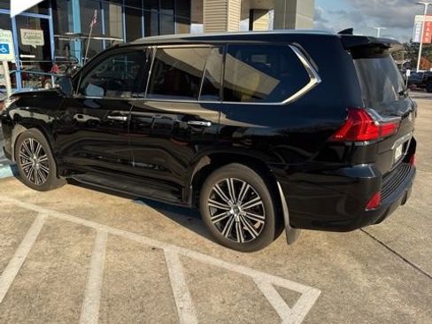 Used 2021 Lexus LX 570 4WD w/ 3rd Row & Luxury Pkg image 4