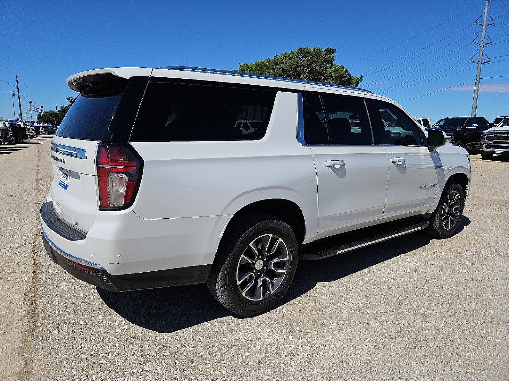Used 2021 Chevrolet Suburban LT RWD image 8