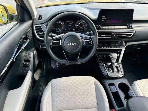 Used 2023 Kia Seltos SX w/ SX Sunroof Package AWD/4WD image 24