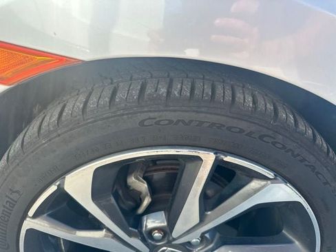 Used 2019 Honda Civic Touring image 24