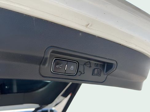 Used 2021 Ford Explorer Limited w/ Equipment Group 301A AWD/4WD image 20