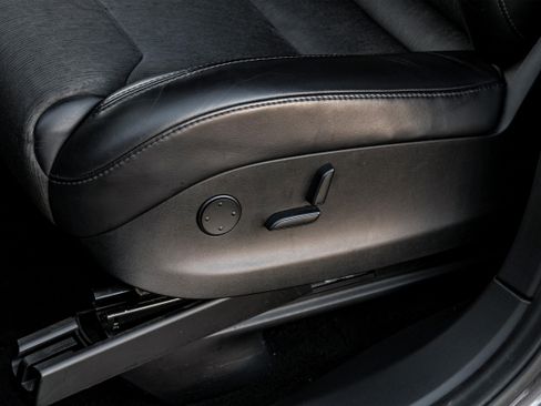 Used 2018 Tesla Model X 75D image 35