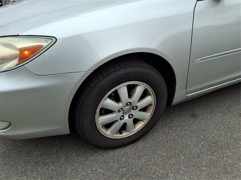 Used 2004 Toyota Camry XLE image 4