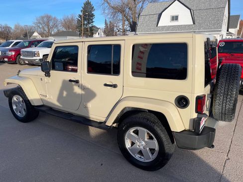 Used 2011 Jeep Wrangler Unlimited Sahara w/ Connectivity Group AWD/4WD image 5