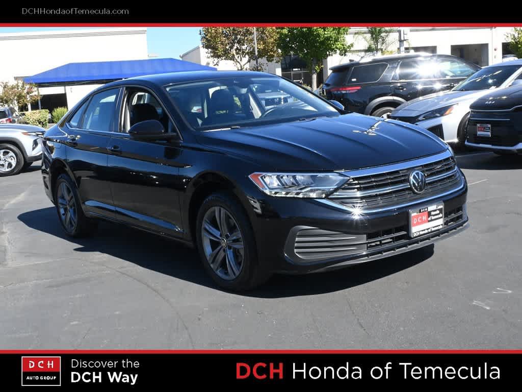 Used 2024 Volkswagen Jetta SE FWD image 3
