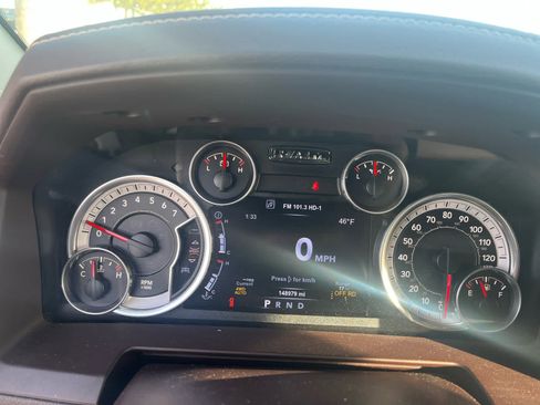 Used 2015 RAM 1500 Laramie w/ Convenience Group image 10