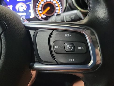 Used 2020 Jeep Wrangler Unlimited Sahara image 16