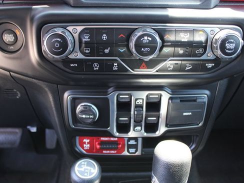 Used 2021 Jeep Wrangler Unlimited Rubicon AWD/4WD image 19
