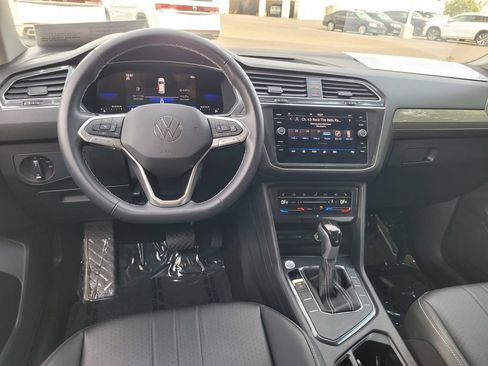 Used 2023 Volkswagen Tiguan SE FWD image 19
