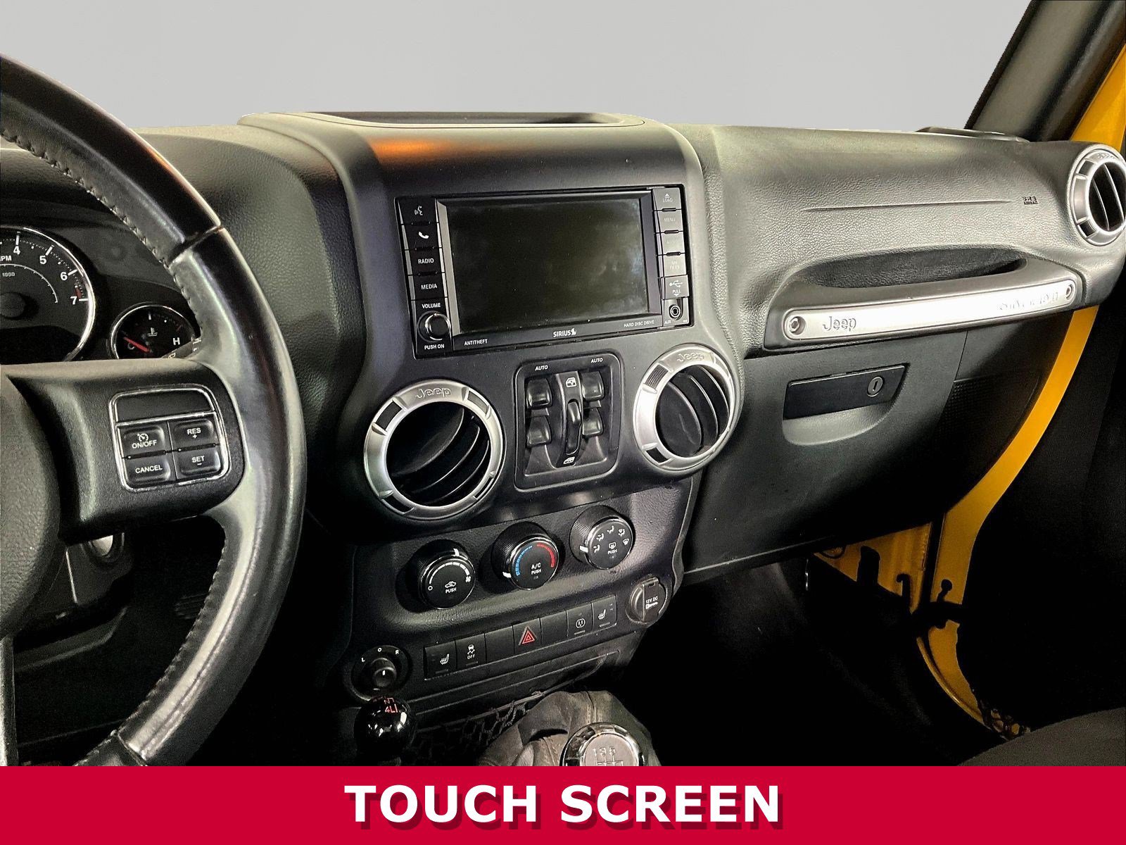 Used 2015 Jeep Wrangler Unlimited Rubicon w/ Connectivity Group AWD/4WD image 9