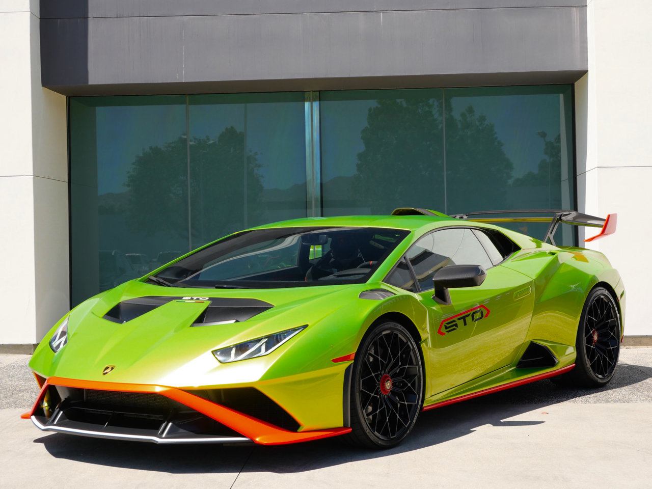 Used 2023 Lamborghini Huracan STO RWD image 19