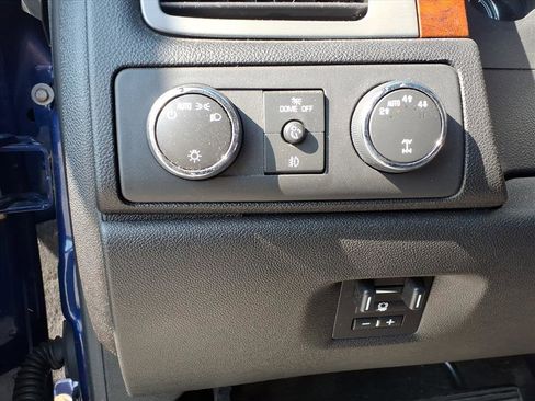 Used 2013 Chevrolet Avalanche LTZ image 23