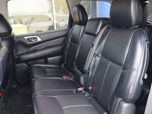 Used 2018 Nissan Pathfinder SL AWD/4WD image 11