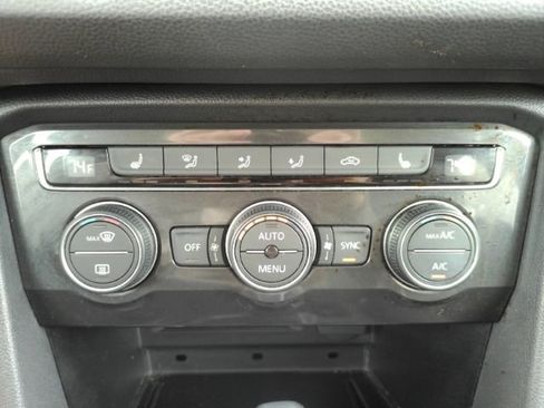 Used 2018 Volkswagen Tiguan SE w/ Panoramic Sunroof Package FWD image 45
