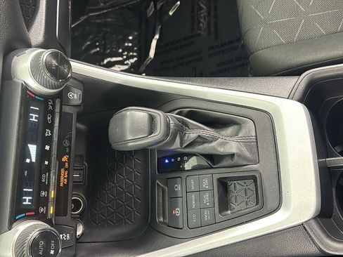 Used 2022 Toyota RAV4 XLE image 28