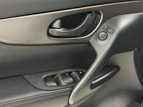 Used 2022 Nissan Rogue Sport S image 33