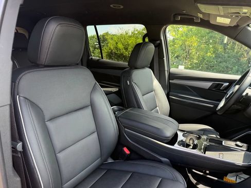 Used 2025 Buick Enclave Preferred FWD image 23