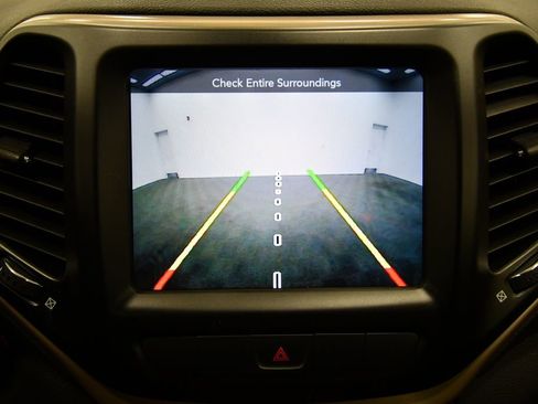 Used 2014 Jeep Cherokee Latitude w/ Comfort/Convenience Group image 15