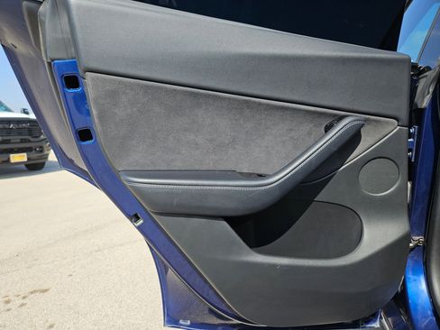 Used 2021 Tesla Model Y Long Range image 15