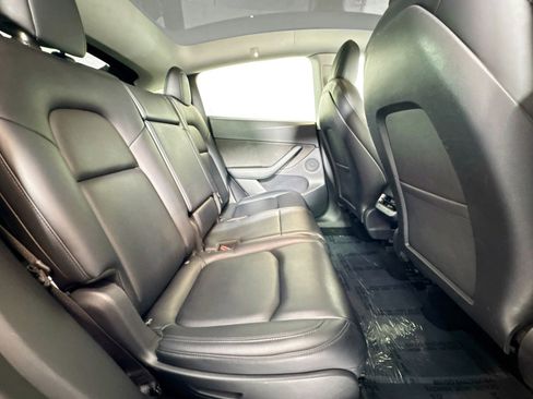 Used 2021 Tesla Model Y Long Range image 24