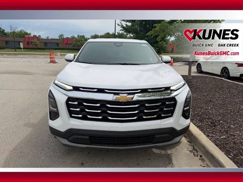 Used 2025 Chevrolet Equinox LT AWD/4WD image 3
