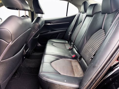 Used 2018 Toyota Camry SE FWD image 24