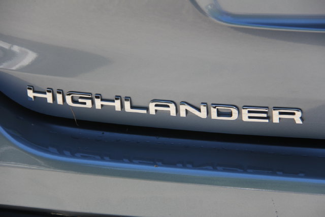 Used 2022 Toyota Highlander XLE AWD/4WD image 9