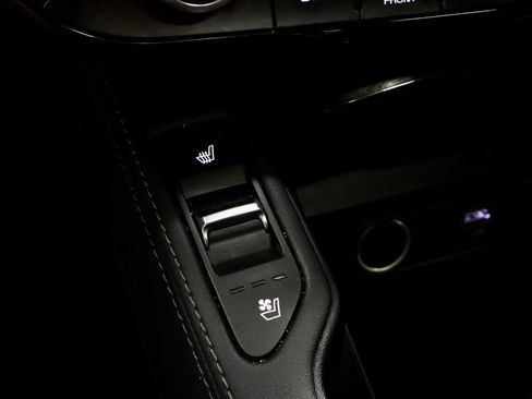 Used 2024 Kia Telluride EX w/ EX Captain's Chair Package AWD/4WD image 5