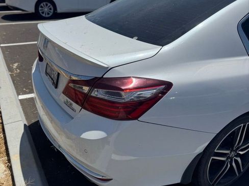 Used 2016 Honda Accord Touring image 9
