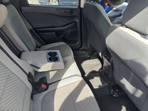 Used 2022 Ford Escape SE w/ SE Sport Appearance Package image 18