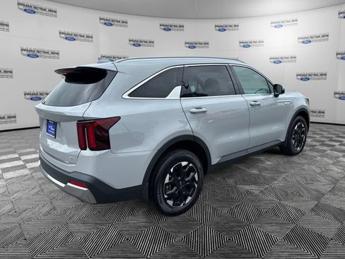 Used 2025 Kia Sorento S w/ Panoramic Sunroof Package AWD/4WD image 5
