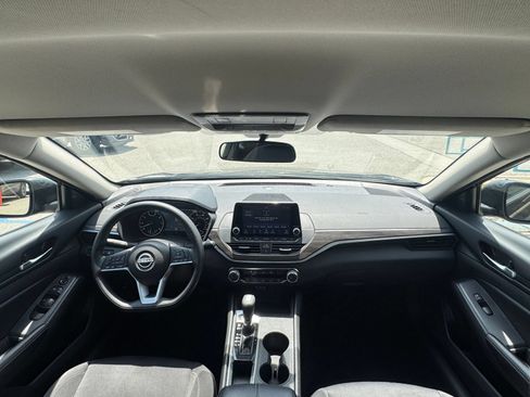 Used 2025 Nissan Altima 2.5 SV FWD image 29