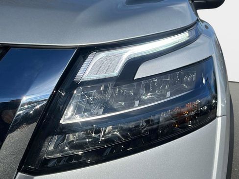 New 2025 Nissan Pathfinder S image 10