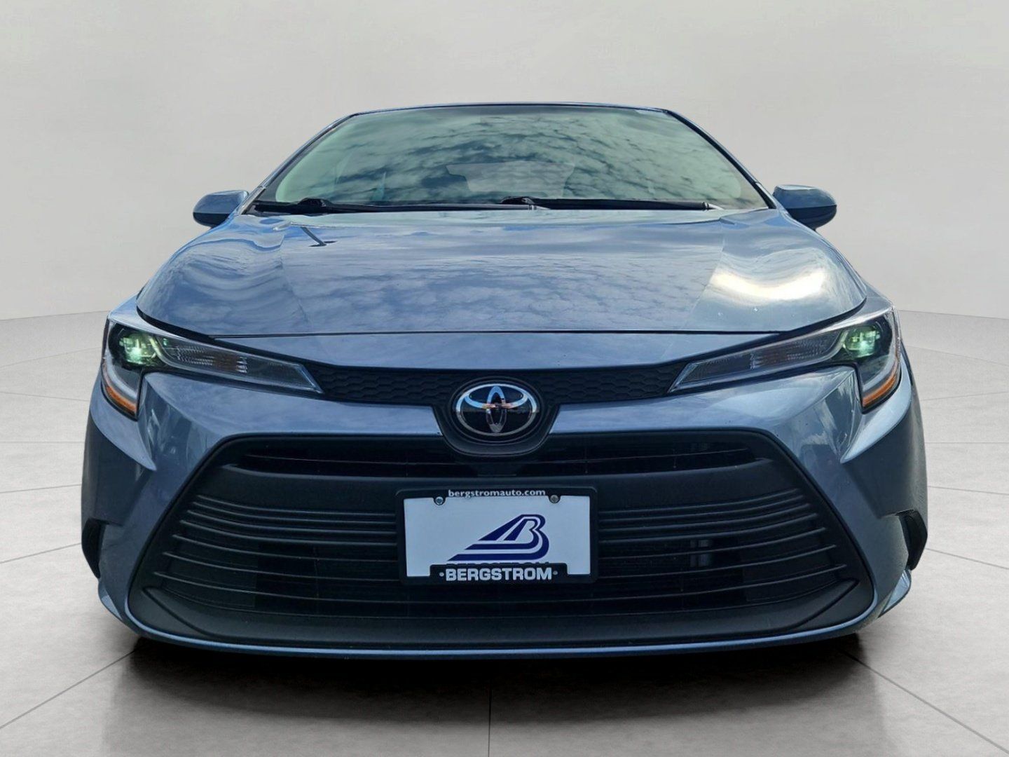 Used 2024 Toyota Corolla LE FWD image 3