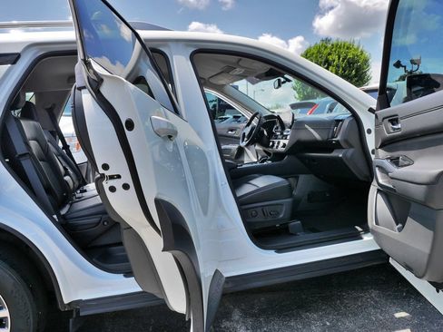 Used 2024 Nissan Pathfinder SL w/ Cargo Package AWD/4WD image 10