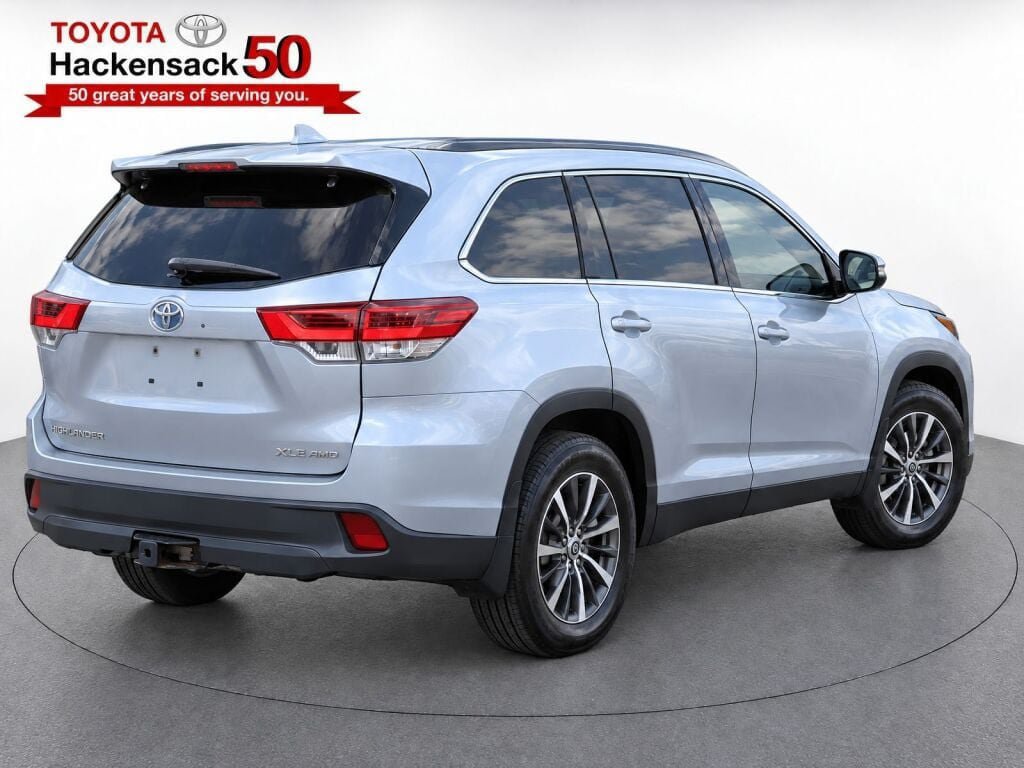 Used 2019 Toyota Highlander XLE AWD/4WD image 4