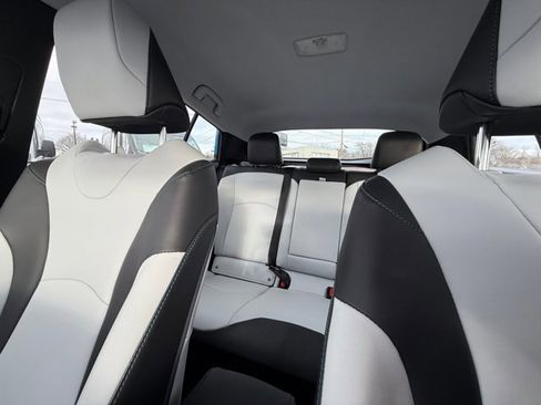 Used 2019 Toyota Prius XLE image 32