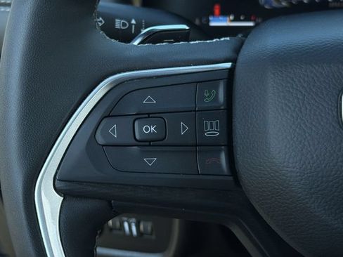Used 2025 Jeep Grand Cherokee Laredo w/ Luxury Tech Group I RWD image 25