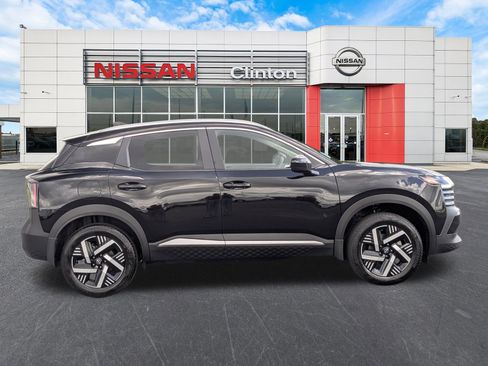 New 2025 Nissan Kicks SV w/ SV Premium Package FWD image 2
