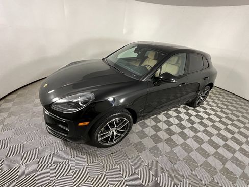 Used 2023 Porsche Macan image 9