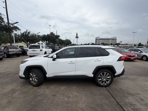 Certified 2020 Toyota RAV4 XLE Premium FWD image 8
