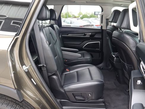 Used 2025 Kia Telluride S FWD image 27