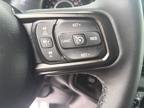 Used 2025 Jeep Wrangler Unlimited Sport AWD/4WD image 19