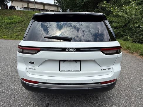New 2026 Jeep Grand Cherokee Limited w/ Luxury Tech Group II AWD/4WD image 8