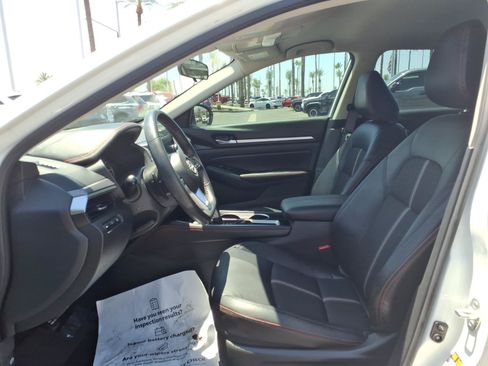 Used 2024 Nissan Altima 2.5 SR FWD image 15