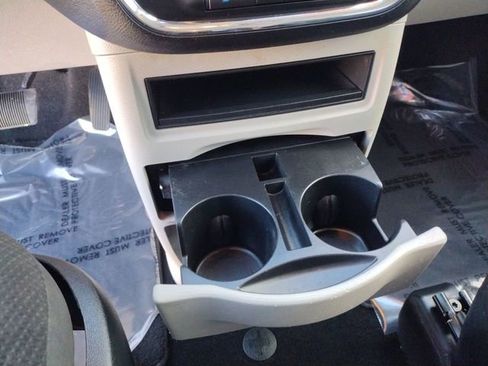 Used 2019 Dodge Grand Caravan SE w/ UConnect Hands-Free Group image 27