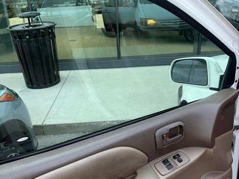 Used 2003 Toyota Sienna LE w/ Symphony Pkg FWD image 8