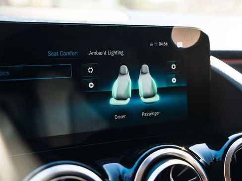 Used 2022 Mercedes-Benz GLA 250 4MATIC w/ Premium Package image 45