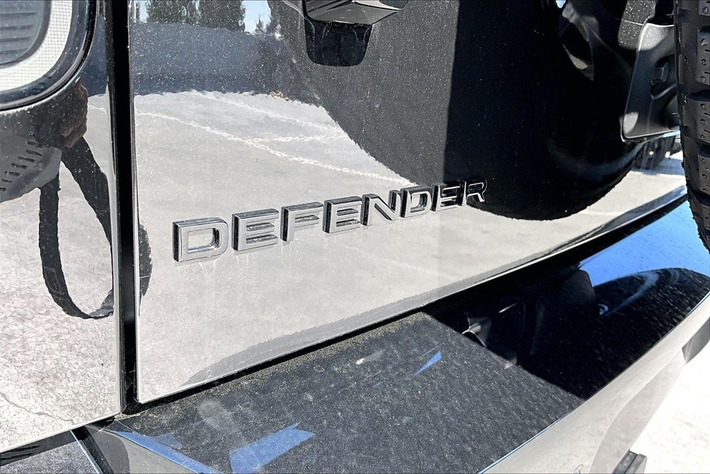 New 2026 Land Rover Defender 110 S AWD/4WD image 9
